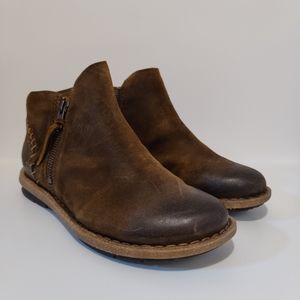 Born Women's Tavar Rust Distressed Ankle Boots